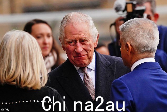 好像是为了强调他的愤怒,Charles 已经公开了 Frogmore 王室成员现在的目标:正是 Andrew,Charles 正在放逐他。现在这就是你所说的发表声明。