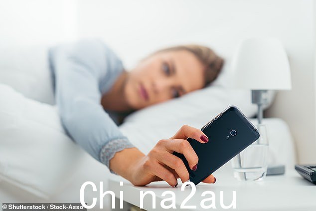 不用担心,您的智能手机会在 3 月 26 日星期日时钟更改时自动更新时间(文件图像)
