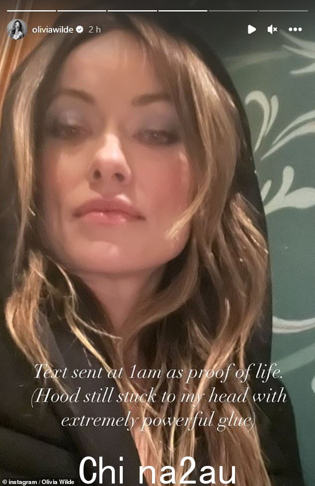 仍然很强大!Olivia 在派对结束后直到凌晨 1 点分享了她时装秀的最后一张照片,显示她的妆容和她第一次化妆时一样完美无瑕