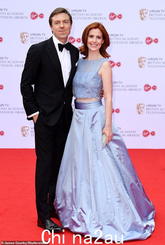 心碎:据透露,本周 Broadchurch 明星 Buchan 离开妻子 Amy Nuttall 时“心碎”,据称他离开她去了 Farzad(2017 年拍摄)