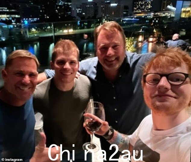 两人最后一次合照是在202年4月1 在这位歌手与 Shane 和他的儿子 Jackson 在墨尔本度过了一个男孩之夜之后