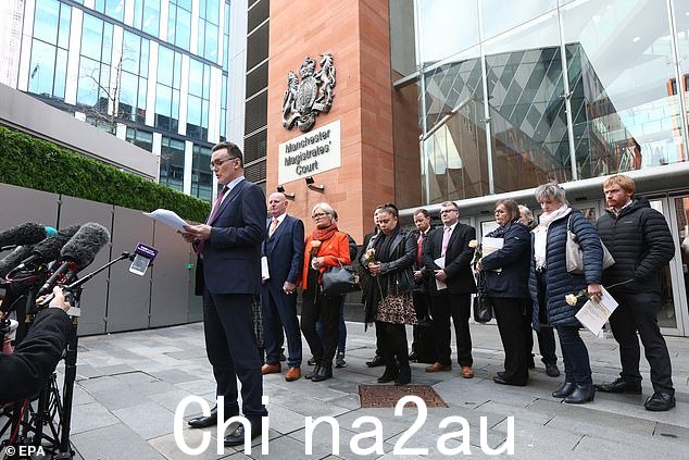 Richard Scorer,Slater and Gordon 的首席律师,代表一些受影响的家庭,在关于爆炸的最终报告在曼彻斯特地方法院外发布后发表声明s Court,英国曼彻斯特,2023 年 3 月 2 日” class=