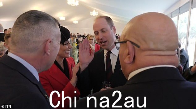 皇室粉丝们在昨天的圣大卫日游行期间对威尔士王子和王妃之间的调情时刻感到疯狂