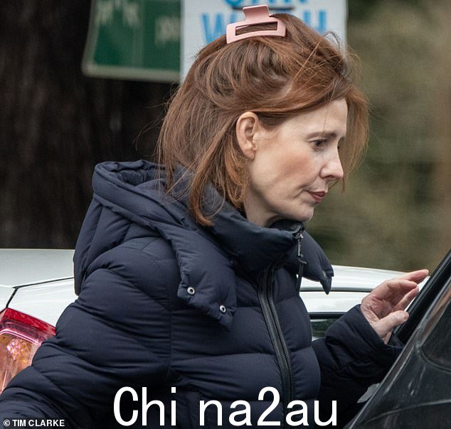 Crestfallen:周二在白金汉郡拍摄了 Nuttall ,自从她丈夫离开她和他们的两个孩子后,她第一次被人看到