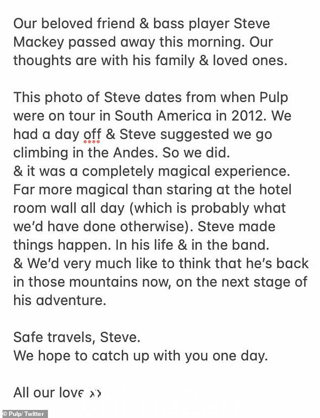 Tribute: Pulp 在一份声明中写道:'我们挚爱的朋友兼贝斯手 Steve Mackey 今天早上去世了。我们与他的家人和亲人同在'