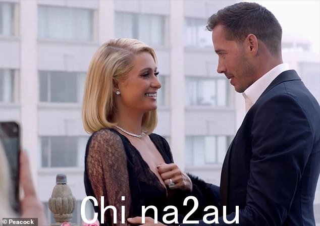 正在成长的明星:Paris 说小菲尼克斯将出现在她目前正在拍摄的真人秀节目 Paris in Love 的第二季中