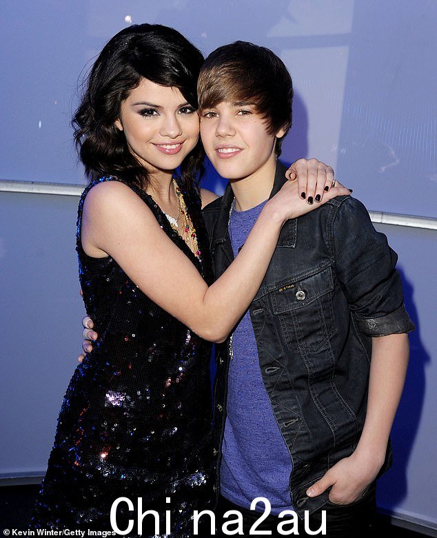 如 2009 年所见:Selena 和 Justin Bieber 是十几岁的情侣,但在 2018 年经历了最后一次分手,几个月前他与 Hailey 在法院结婚