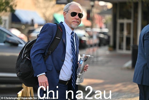 检察官 Creighton Waters 周五早上出庭