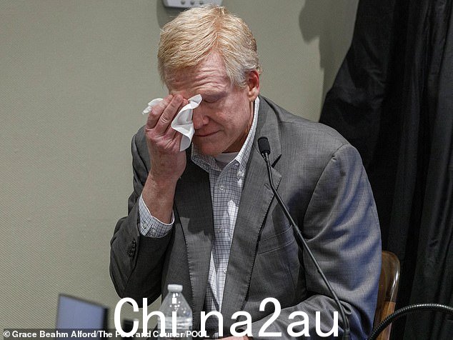 提交给法庭的电子证据如此清晰和令人信服,以至于亚历克斯不得不在证人席上改过自新,并承认,20 个月后,录音带上确实是他的声音。” class=