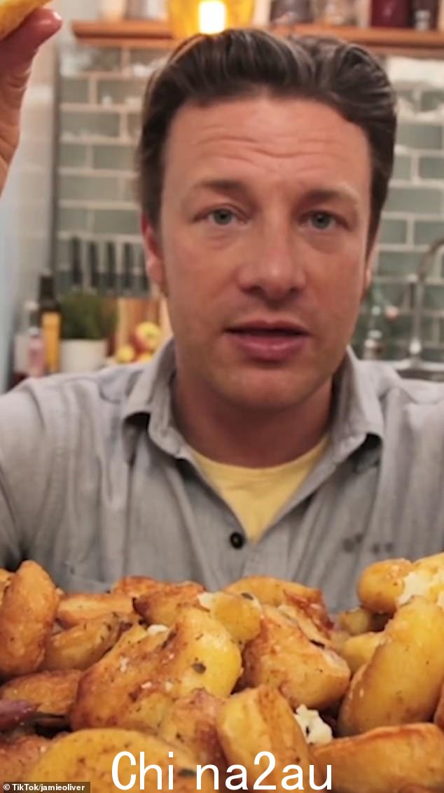 英国电视大厨杰米奥利弗 (Jamie Oliver) 正好在周日公布了他的完美烤肉分步指南