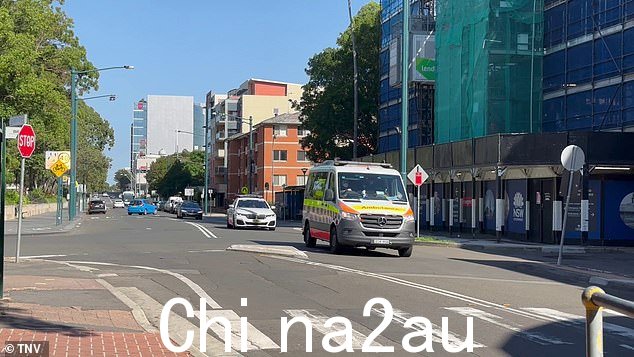 该男子后来死亡,目前正在对该事件进行调查