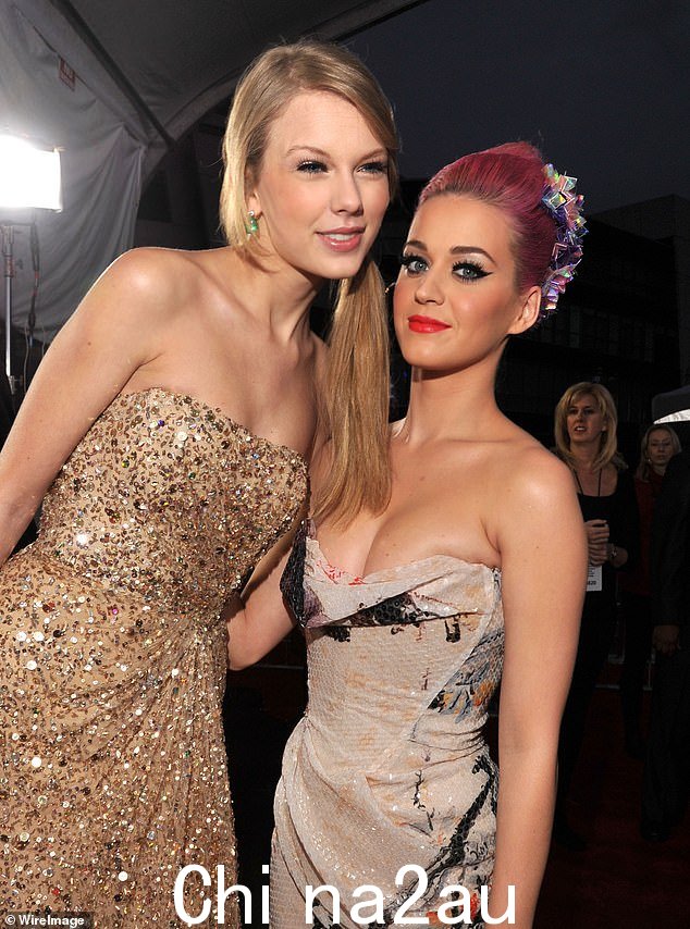 不和:Taylor Swift 和 Katy Perry 曾经是臭名昭著的竞争对手,长期不和持续了将近五年,然后在 2019 年开始争吵(图为 2011