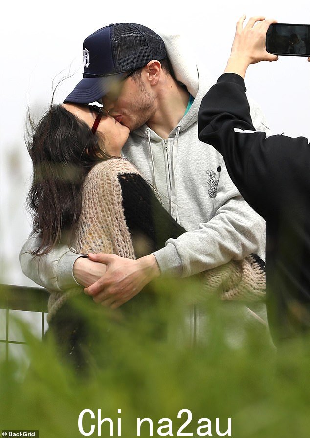 PDA 包装:Pete Davidson 和女友 Chase Sui Wonders 似乎非常相爱,因为他们在浪漫的夏威夷假期中共度时光