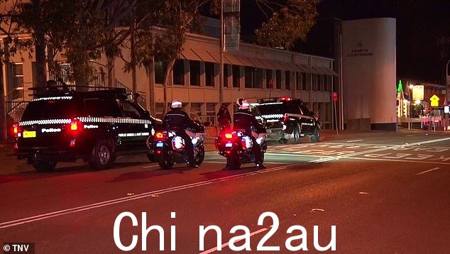 Daniel,挥舞着霰弹枪,在之前枪击了 St Marys 警察局和他前女友的房子之后,在 Penrith 警察局外与警察交火
