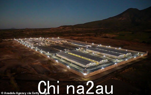 截至 2023 年 2 月,已有超过 64,000 名涉嫌帮派成员被捕,其中许多人将被送往新的 CECOT“恐怖主义禁闭中心”(如图)