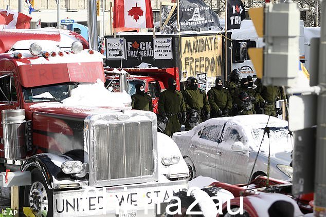 在政府开始逮捕 Freedom Convoy 抗议者(如图)后,加拿大在个人自由和感知类别中失去分数