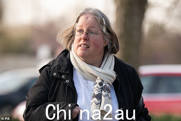 Gre y 显然小时候住在 Hunstanton Hall - 诺福克的一座带护城河的乡间别墅,以前是著名的 Le Strange 家族的祖屋 - 和她富有的父母和姐姐住在西翼