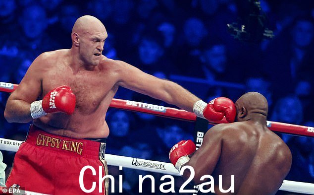 Tyson Fury(左)因击败 Derek Chisora 和 Dillian Whyte 而获得近 3000 万英镑