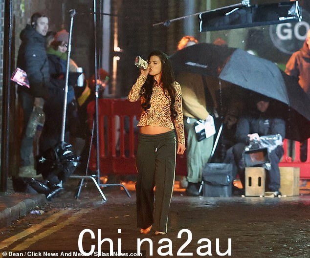 哦,亲爱的:虽然这个角色得到了她父母的认可,但 Amy 的朋友们也不那么相信