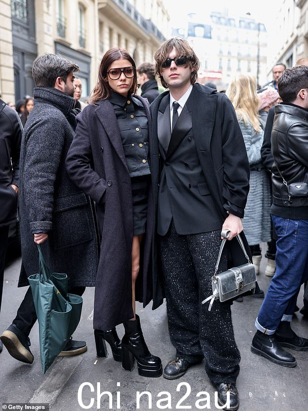 夫妇:Liam Gallagher 的儿子 Lennon 和他的女朋友 Isobel Richmond 一起出席了前卫身材