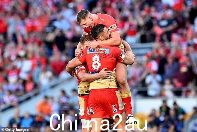 海豚队在他们的 NRL 首秀中在 Suncorp 体育场以 28-18 获胜