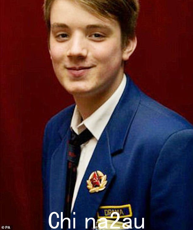 Fiona Spargo-Mabbs 在她儿子 Daniel 16 岁因意外过量服用 MDMA 而去世后,她以儿子 Daniel(如图)的名义发起了一个毒品教育慈善机构,她将这些评论描述为concerning?