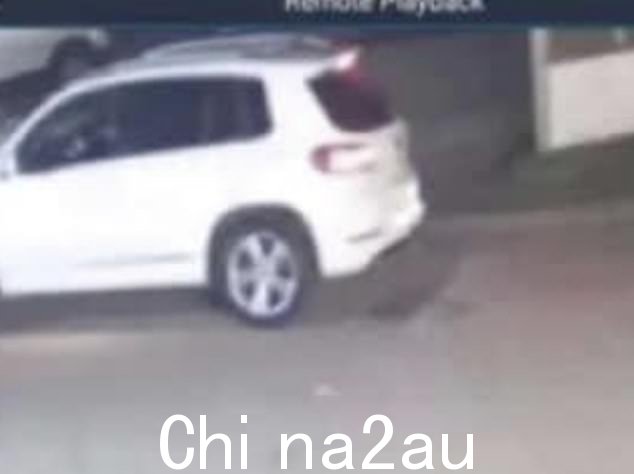 失踪朋友的家人在今天早上在南威尔士一条繁忙的 A 路附近发现汽车之前分享了这辆车的闭路电视