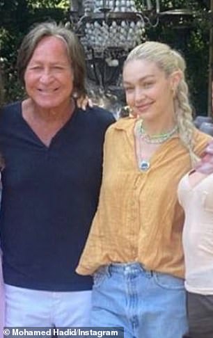 Gigi 于 6 月 11 日与父亲 Mohamed Hadid 合照