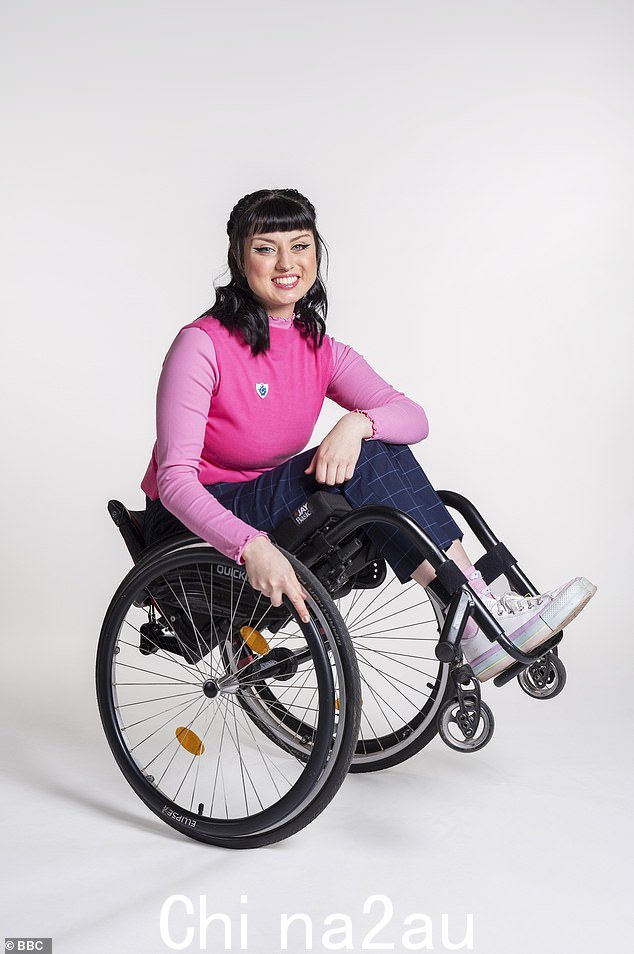 艰难时期:Abbey 在出生时被诊断出患有 Ehlers Danlos 综合症,(EDS) 导致她的关节容易脱臼,造成很多疼痛
