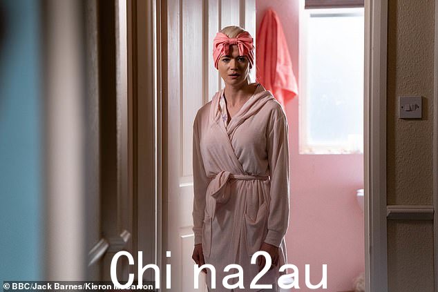 戏剧性的!当杰伊被指控背叛他的妻子时,两人将在即将到来的剧集中发生冲突,在艾玛的在晚上外出时与另一个女人无辜聊天时看到他