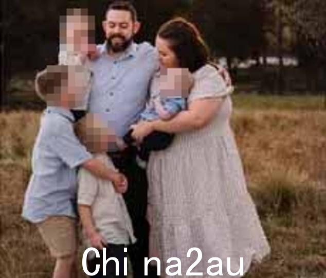 琳达(右)透露她最小的孩子埃利亚斯在达米安死后在房子里走来走去寻找他的父亲