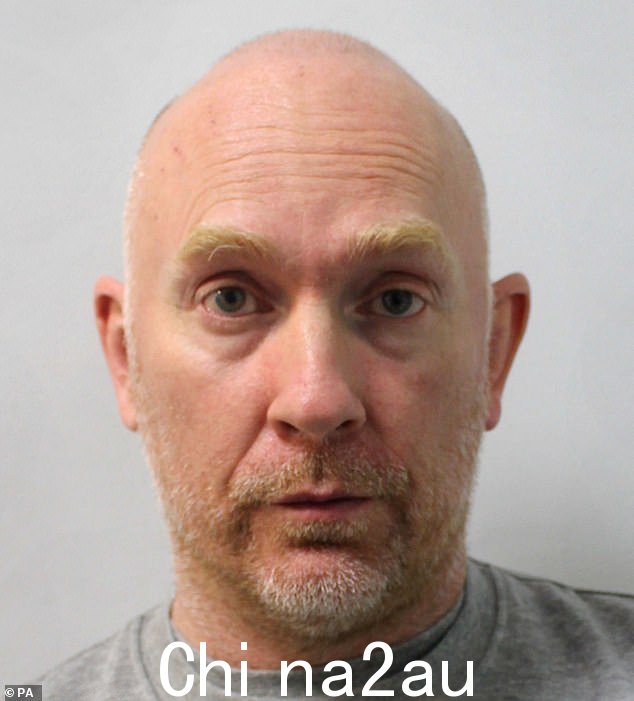 凶手 Wayne Couzens 在承认三项不雅暴露罪后在老贝利被判刑
