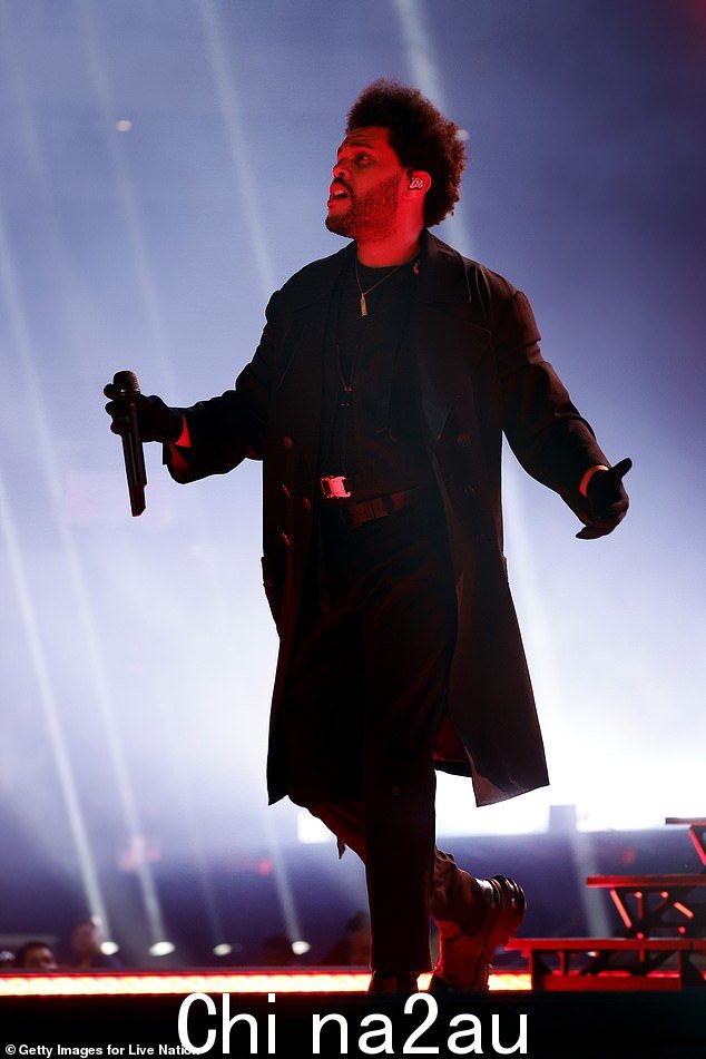 有趣的举动:这是 Jenna 职业生涯中的一个激动人心的时刻,因为上周透露 The Weeknd(11 月拍摄)将在一个神秘的新项目中与她一起首次亮相,据 Deadline 报道