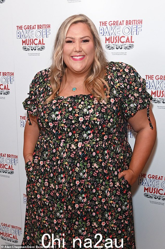 开放:Laura Adlington 在 Bake Off 音乐新闻之夜接受 MailOnline 的独家采访时坦率地谈到了她与身体形象的斗争