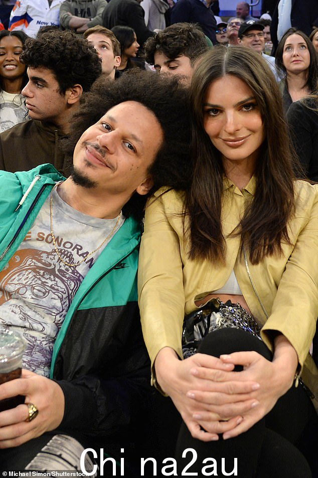 Emily Ratajkowski 的前情人 Eric安德烈周二宣布,他的热门成人游泳脱口秀将于今年 6 月首播第六季;二月份看到的 exes