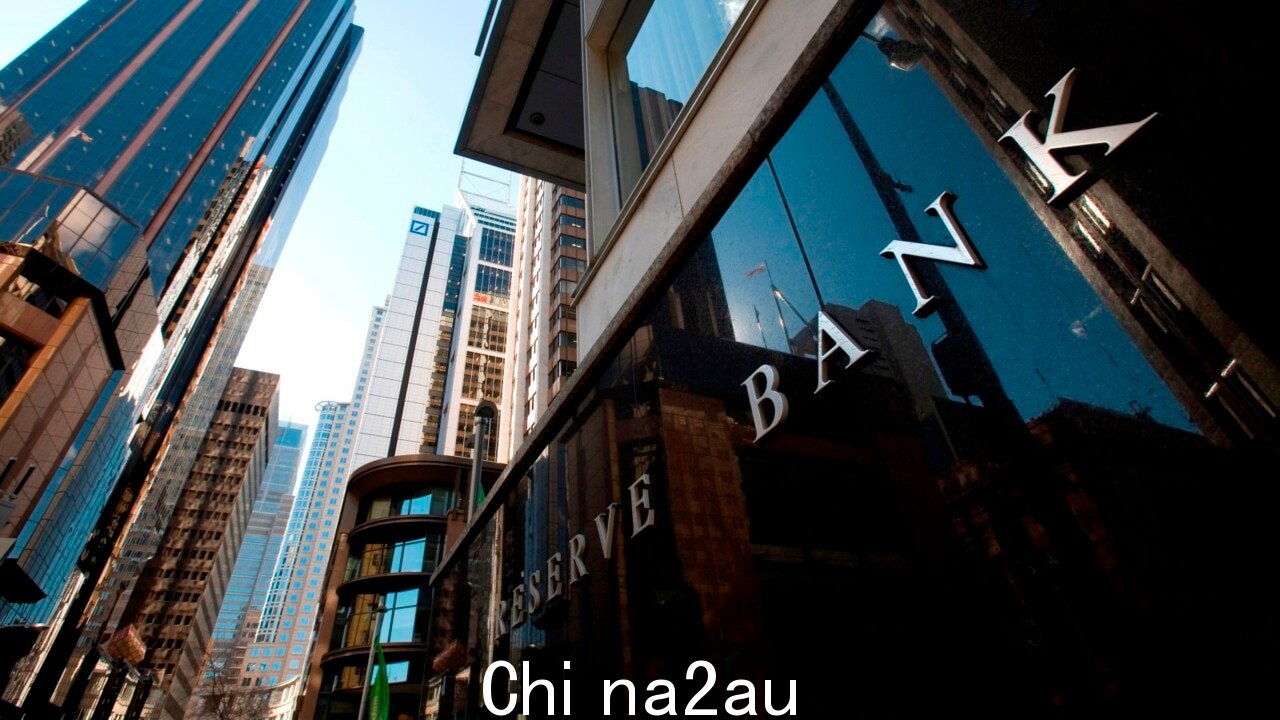 RBA 'see an end ’ /><p>澳大利亚储备银行 (RBA) 行长 Philip Lowe 在官方现金利率周一升至 11 年高点 3.6% 后接受了媒体的提问。</p> <p>在回答记者和听众的提问之前,Lowe 先生于周三上午在 AFR 商业峰会上发表了事先准备好的演讲。</p><p>Lowe 先生表示,随着之前的利率上升,这对抵押贷款持有人来说是一个积极的信号开始影响经济,澳洲联储越来越接近于暂停进一步加息。</p><p>“随着你将利率提高得更高,你会更接近适当停止并评估一段时间的时间点数据流,”Lowe 先生说。</p><p>“我们在短期内做了很多工作,在某个时候坐下来评估它是合适的。”</p><img class =