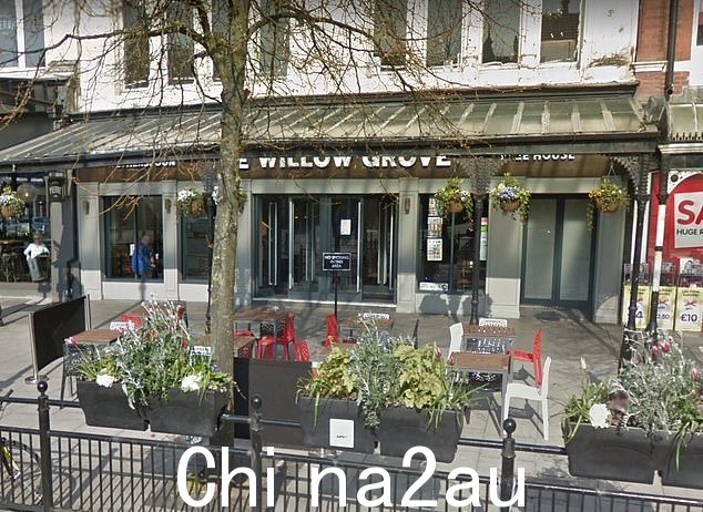 Southport's The Willow Grove,位于默西塞德郡,是最新被砍掉的地点之一,周日关闭