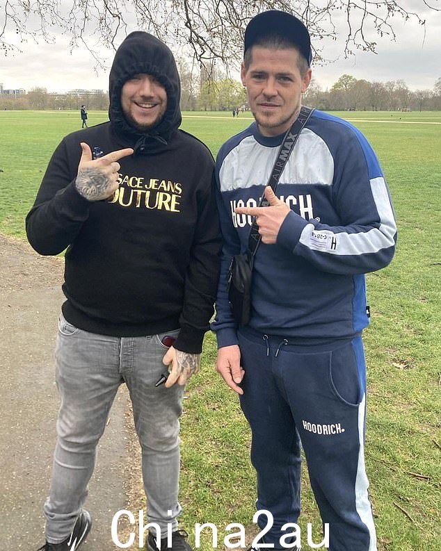 图为:George O'Boyle(左)和 Josh McDonald。伦敦南部瑟比顿的“影响者”奥博伊尔承认,在阿斯达袭击事件发生后,暴力混乱和袭击造成了实际身体伤害 (ABH)