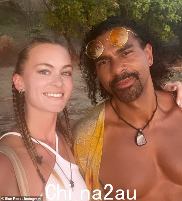 夫妇:Haye 的女朋友 Sian Osborne 上了她的 Instagram据报道,在希利离开“throuple”后,周六他们打破了沉默。据报道,在希利离开“throuple”之后,奥斯本周六开始了她的 Instagram 故事,因为他们打破了沉默</p><p class=
