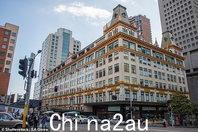 Fouad 面临九项严重性接触罪名、强奸罪和故意性骚扰罪ching a child