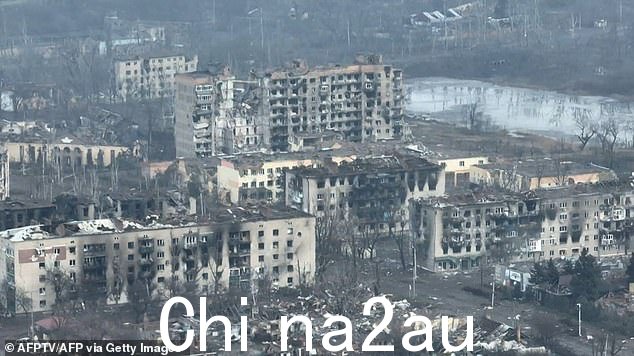 此文件视频抓取显示了 2023 年 2 月 27 日 Bakhmut 市遭到破坏的鸟瞰图
