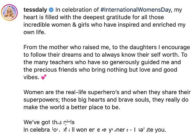 我们有这样的女孩:Tess Daly 加入了这股潮流,她分享了一张美国女权主义者和剧作家 Ntozake Shange 的名言图片