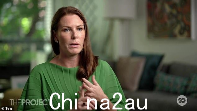 43 岁的 Karen Iles(如图)在她被推入一个房间并被一群几乎是她年龄两倍的男人反复性侵犯时还不到十几岁1993