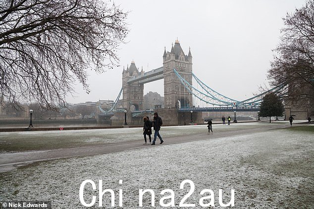 今天白雪覆盖了塔桥附近的地面,给人一种寒冷的感觉