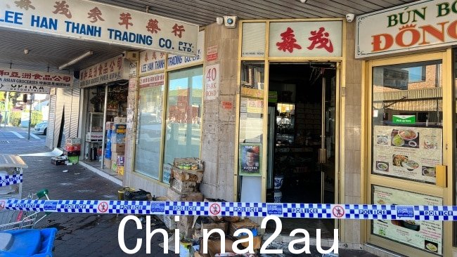 Cabramatta 的一家杂货店需要 35 名消防员扑灭大火。图片：新南威尔士州消防救援队