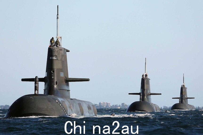 柯林斯级潜艇 HMAS Dechaineux、HMAS Waller 和 HMAS Sheean