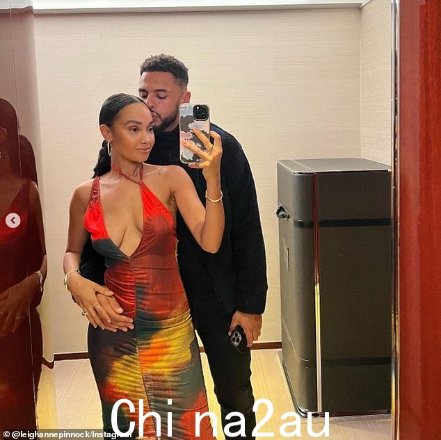 想念他:31 岁的 Little Mix 歌手在 Twitter 上分享了她如何找到当她开始新的个人职业生涯时,他们的异地恋真的很艰难