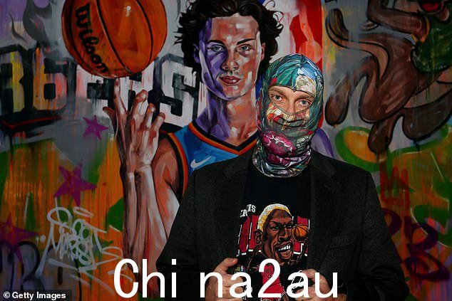 Scottie Marsh(如图)回应了对他在 Instagram 上最新作品的批评