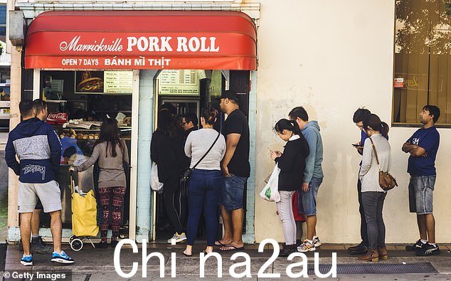 Ms Martin 说她更喜欢支持本地企业,比如郊区标志性的 Marrickville 猪肉卷店