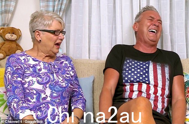 引起混乱:他的朋友兼联合主演 Jenny Newby,65 岁,加入了他们的行列,两人一直在讨论 Gogglebox 成立 10 周年,当时一切都变糟了